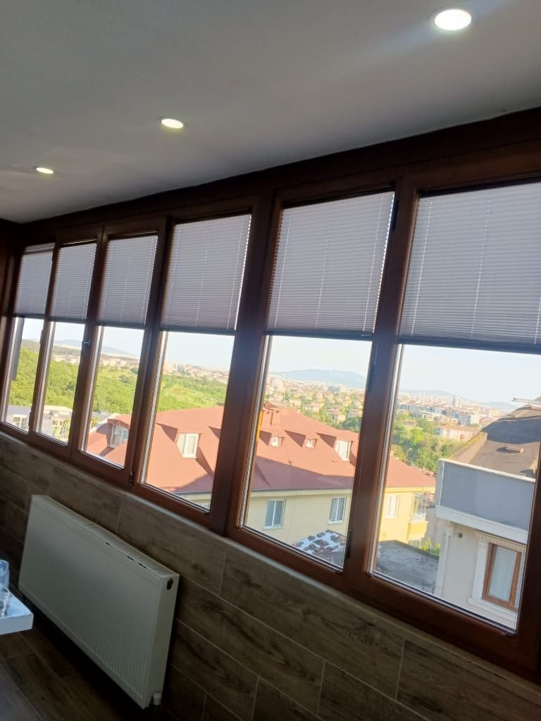 Cam Balkon Plise Perde Açık